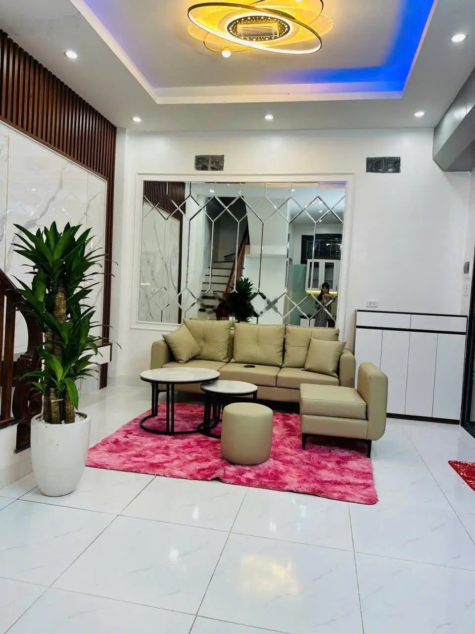 Bán nhà phố Bạch Mai 4tầngx3ngủ, ô tô đỗ cửa, sân chơi rộng, 3 thoáng, full đồ