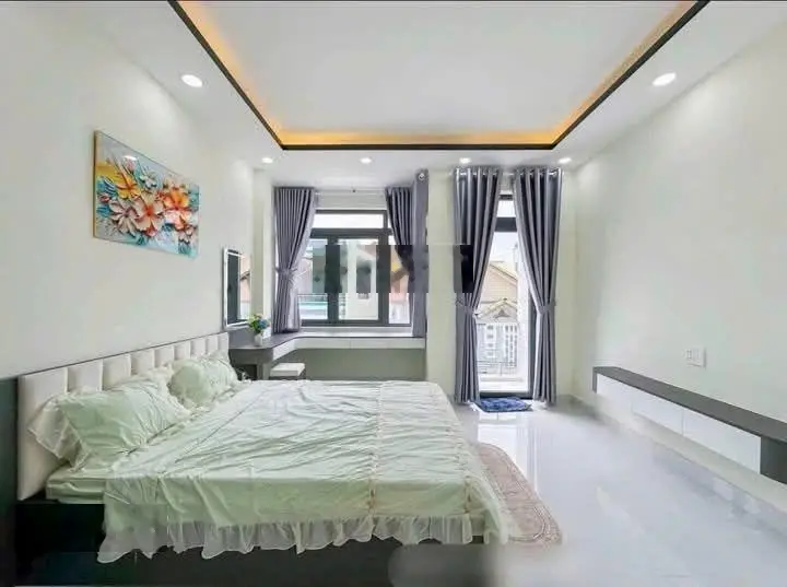 Hoa hậu phố Thái thịnh, ngõ thông sát phố, KiA đỗ cổng, Dt 45m2 *5T, mt 4.2m, giá nhỉnh 8 tỷ