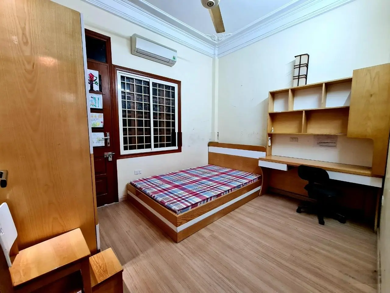 Bán nhà Lĩnh Nam.DT:61mx 5T. MT4,5m. Phân lô ô tô vào nhà, vỉa hè, ô tô tránh đỗ ngày đêm. Giá:12tỷ
