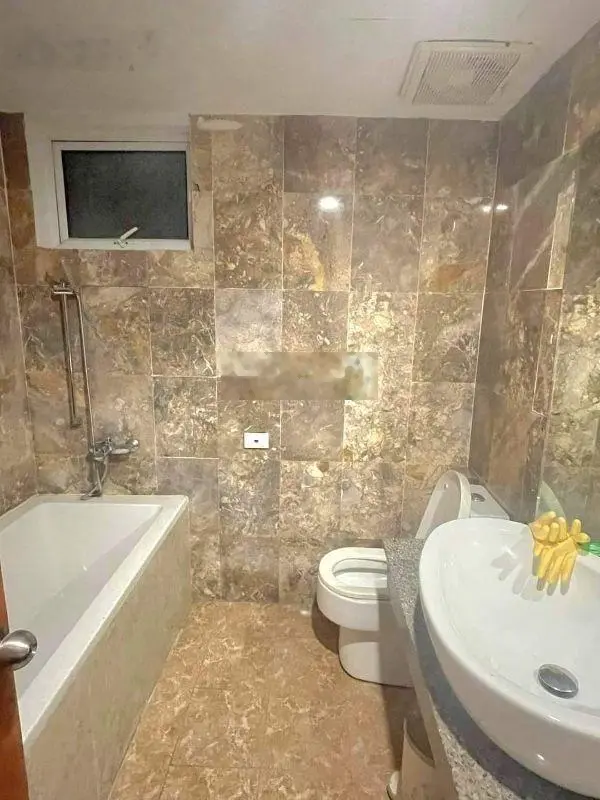Bán khách sạn mặt phố Bùi Thị Xuân 120m2 sổ đỏ nhà 12 tầng+ 1 hầm dòng tiền 350tr