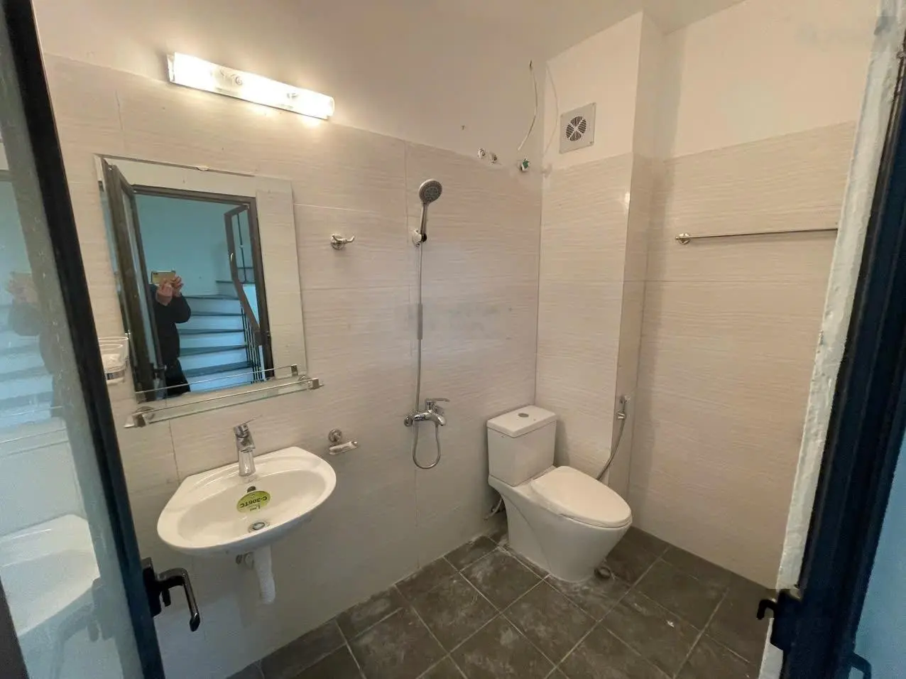 Chính chủ bán nhà 4Tx 32m2 ôtô cách nhà 20m gần trạm xe buýt sát cổng Phượng Đồng giá 2,8 tỷ
