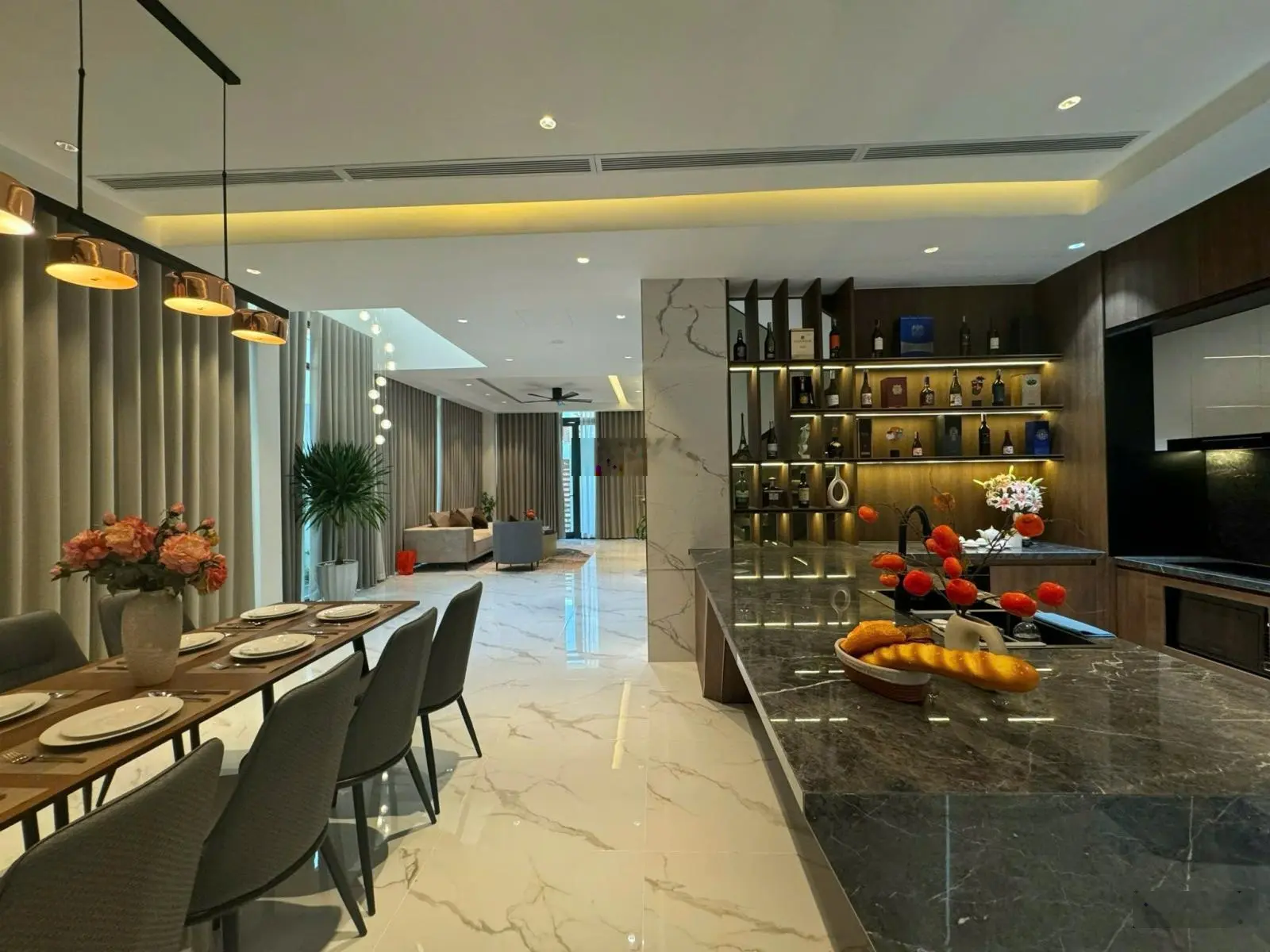 Bán biệt thự Phú Quốc cách Bãi Trường 300m - giá chỉ 24,5 tỷ - sở hữu lâu dài