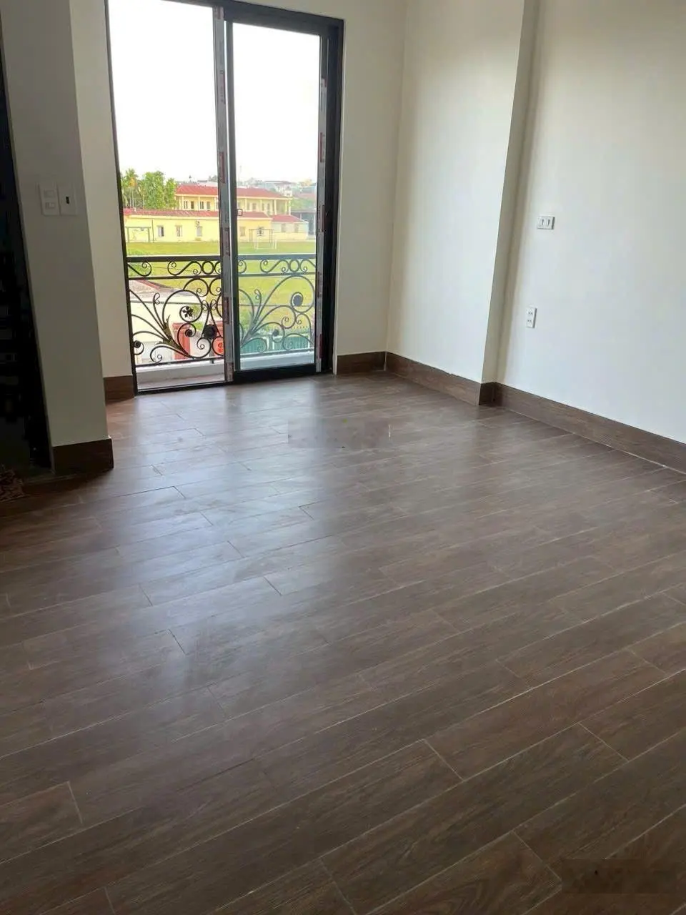 Nhà 5 tầng, mặt đường Máng Nước, An Dương. Dt 90m - ngang 4.5m vuông vắn cực đẹp