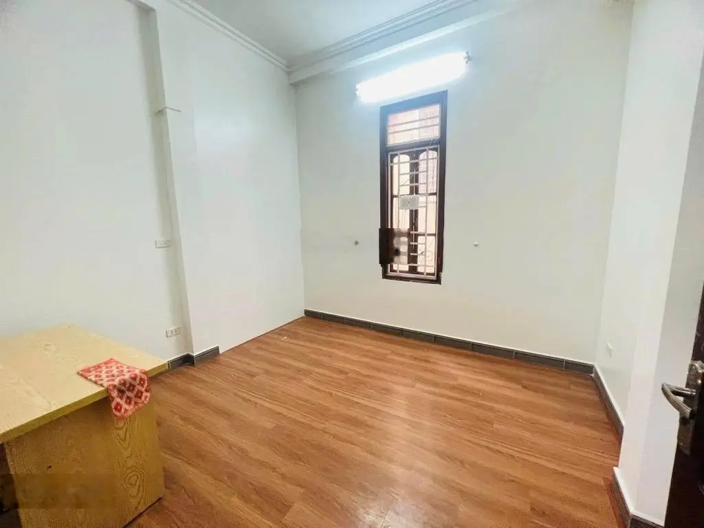 Bán nhà dịch vọng cầu giấy - sát phố - ngõ ba gác- nhà dân xây - móng thêm tầng thoải mái