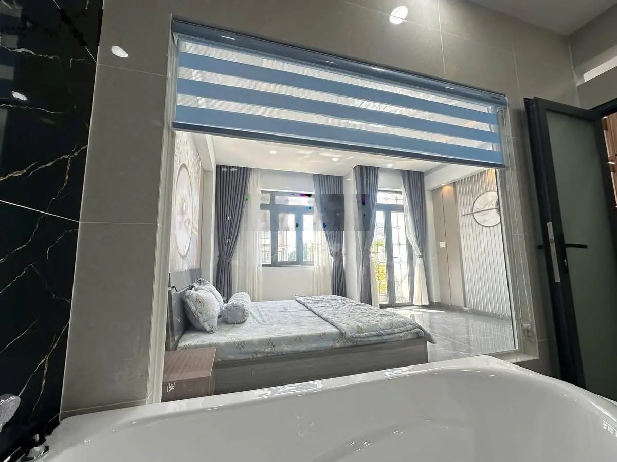 Bán gấp nhà kdc cao cấp tphcm giáp làng đại học quốc gia - 234m2 sàn giá 7,6 tỷ - hướng đông nam