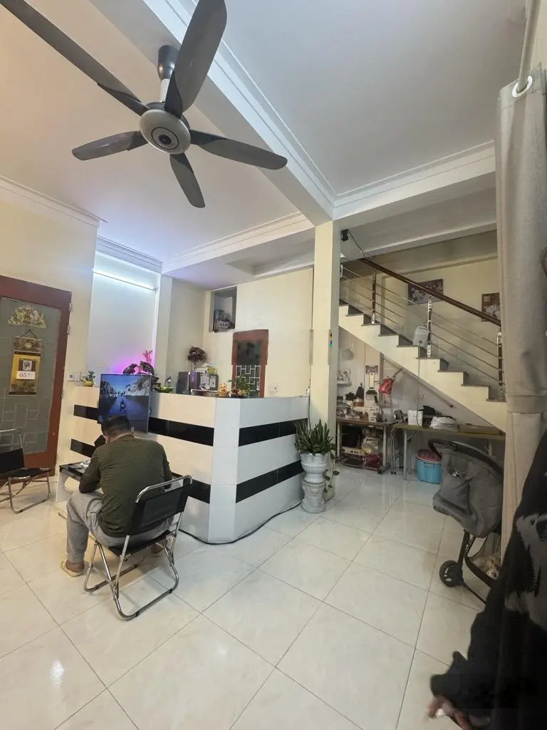 Bán nhà 3 tầng 46m2 đẹp long lanh, tặng nội thất, đường lớn 1 bước chân 4.5 tỷ