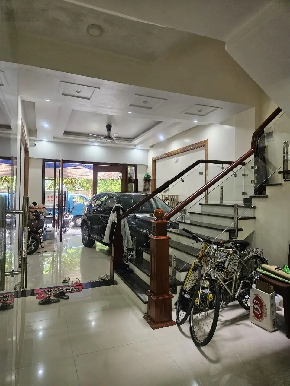 Bán nhà 4 tầng đường Trần Huyền Trân Tp Hải Dương, đường và vỉa hè rộng 15,5m. LH 0977 961 ***