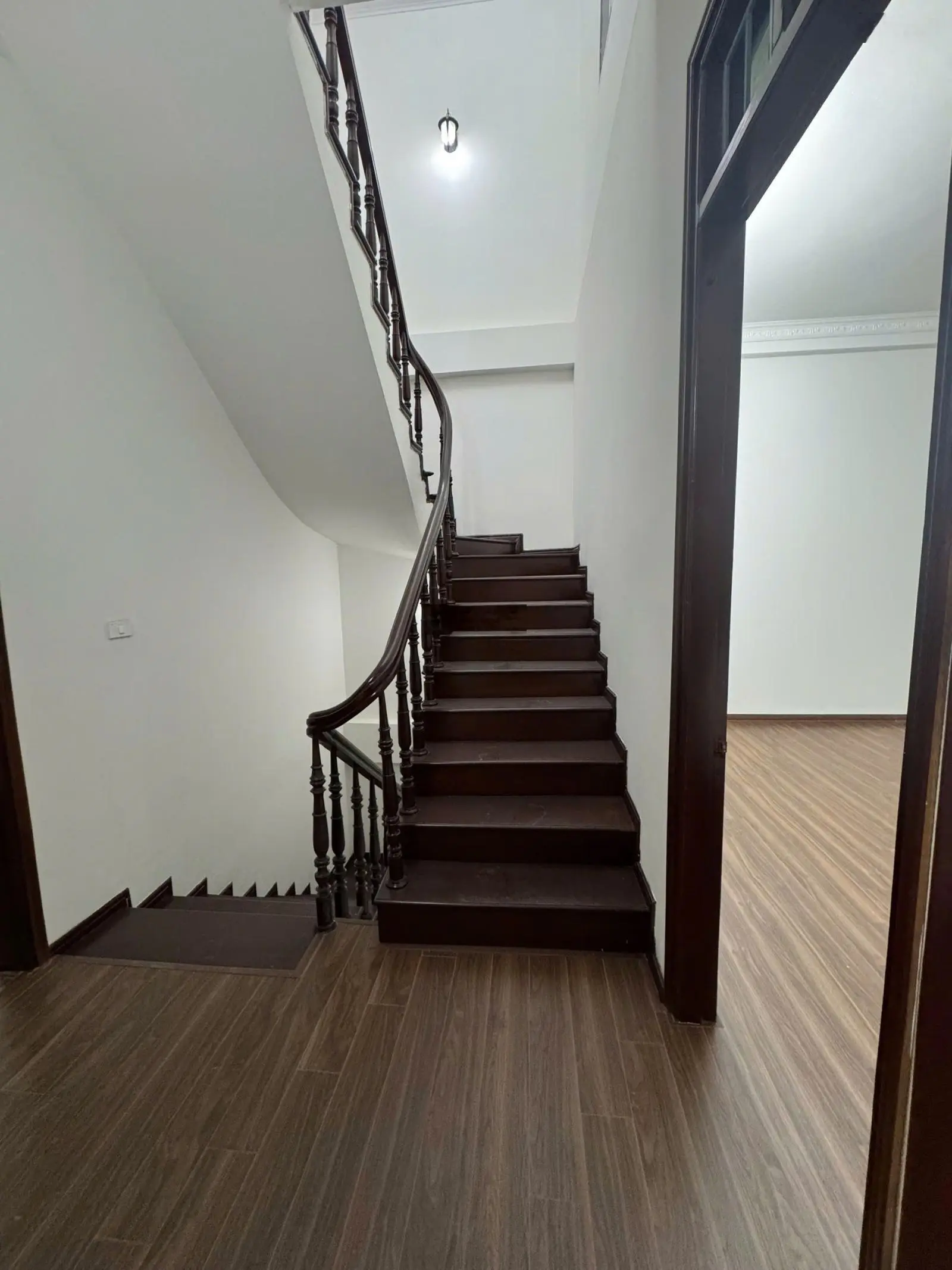 Siêu phẩm Pháo Đài Láng, ô tô vào nhà, lô góc 2 thoáng, mặt tiền quyền lực, DT 48m2 6tầng 19 tỷ 5