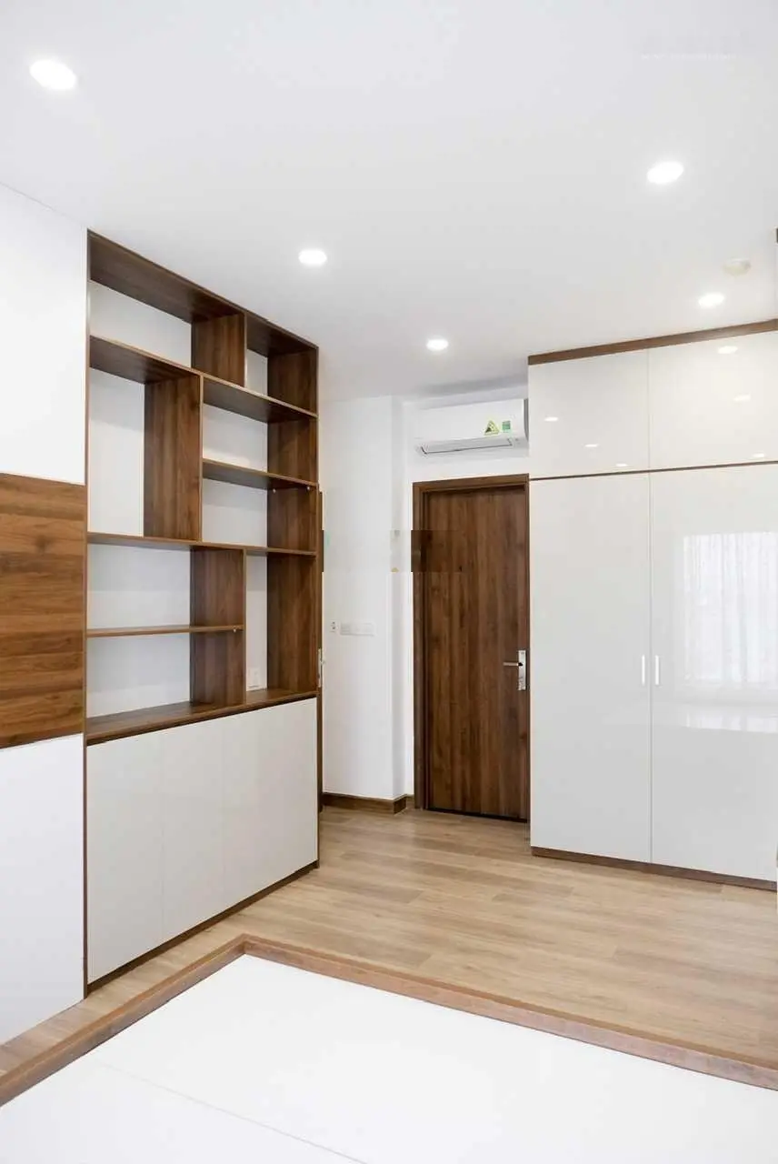 Cần bán gấp căn hộ chung cư Viva Riverside DT: 70m2, 2PN, 2WC. Full NT. Nhà đẹp. Giá: 3,35 tỷ