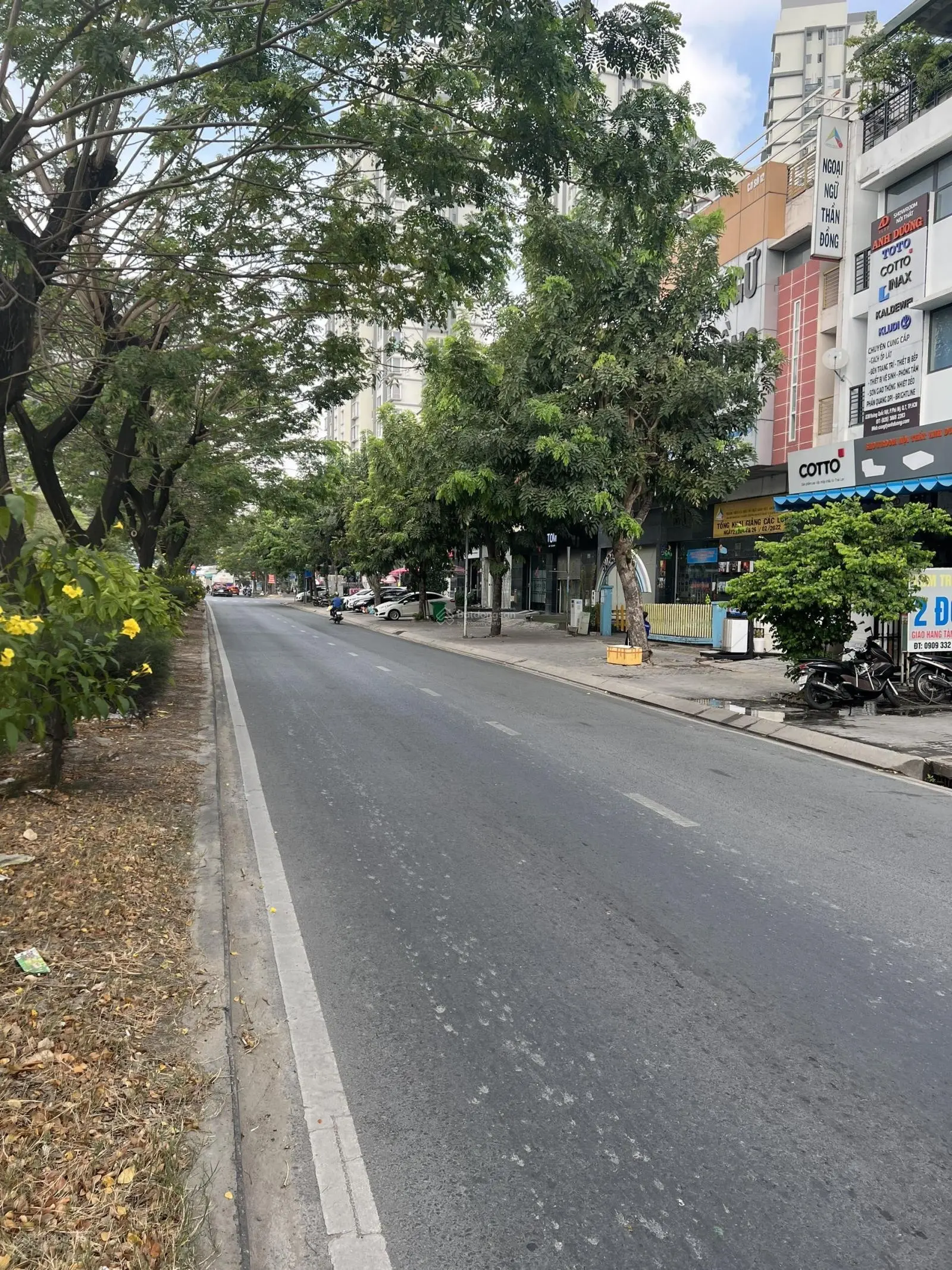Bán nhà mặt phố tại Hoàng Quốc Việt, 24 tỷ, 132 m2, giá ưu đãi. LH: 0902 781 ***