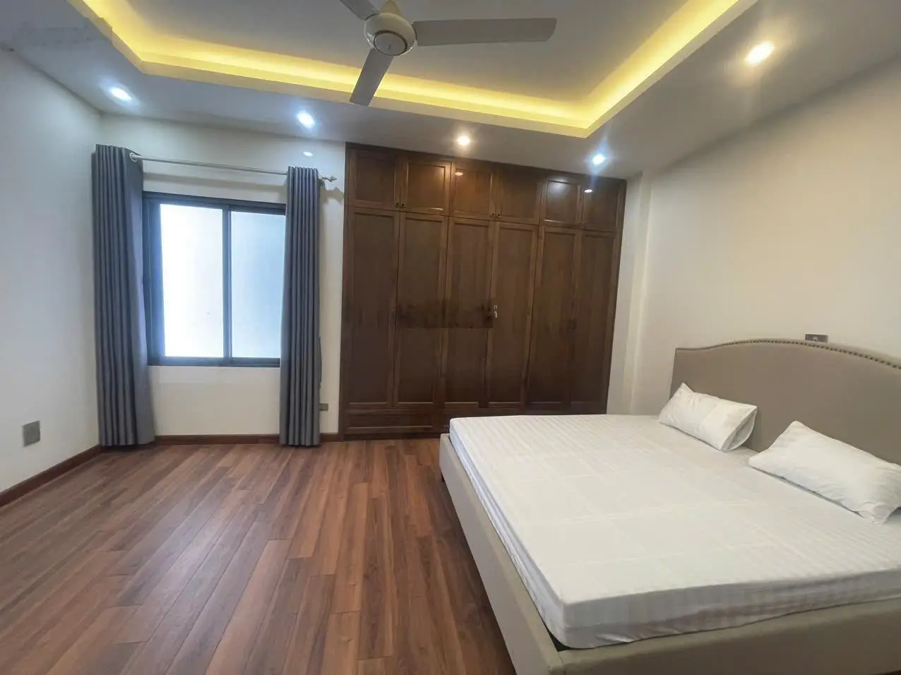 Bán nhà tái định cư Ngọc Thụy 80m2 x 4,5Tx 5,3m MT, thang máy 450kg, ngõ thông 2 ô tô để trong nhà