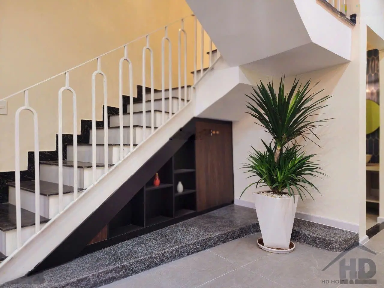 NHÀ ĐẸP 3 TẦNG GẦN NGAY CHỢ HOÀ KHÁNH- ÂU CƠ-KIỆT Ô TÔ THÔNG- CÁCH ĐG CHÍNH 50m