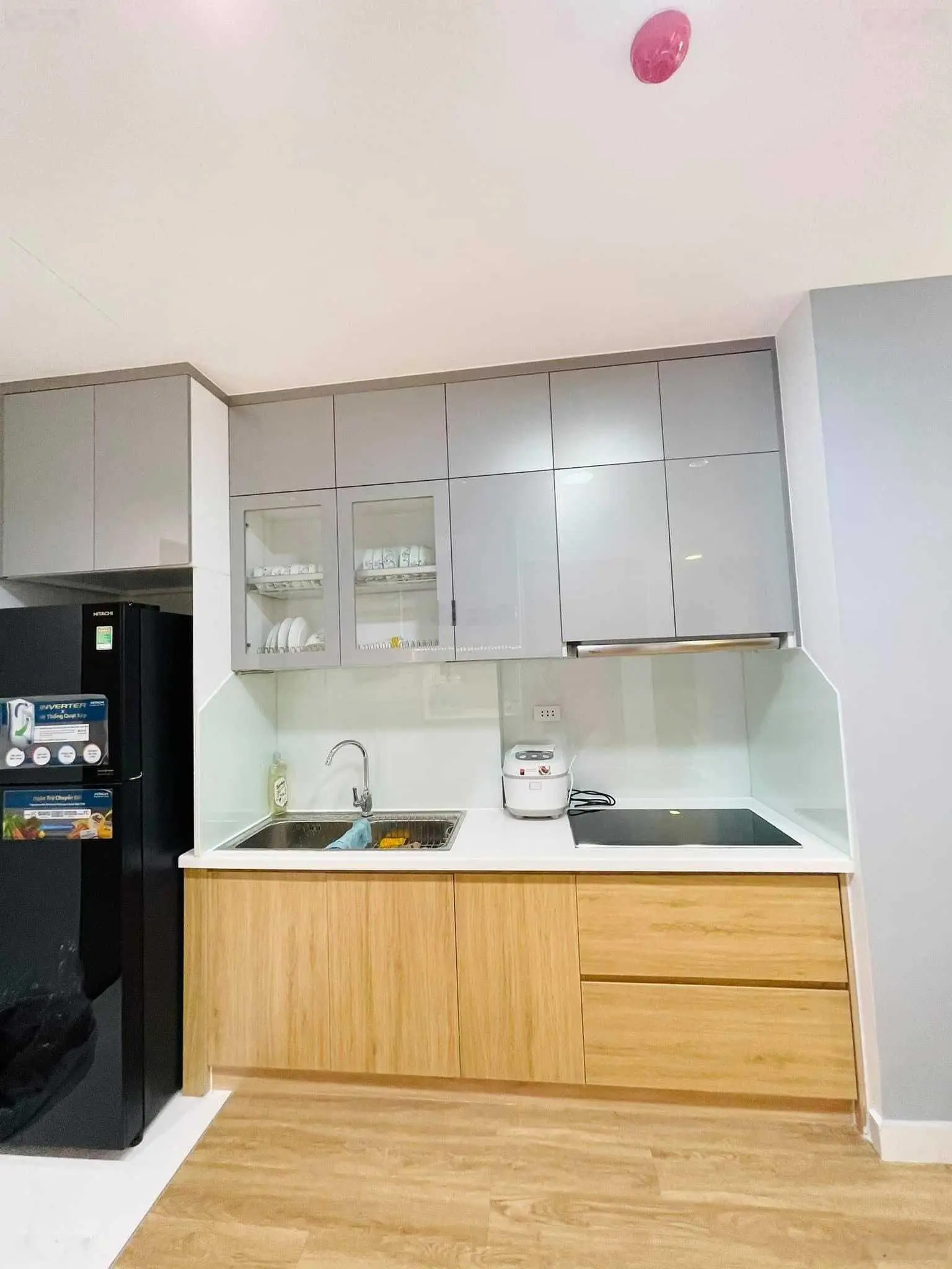 Cần bán căn hộ ngay trung tâm TP. Thủ Đức, 2 phòng ngủ đầy đủ nội thất, giá rẻ hơn thị trường