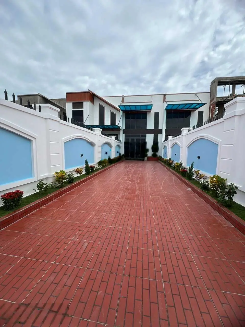 Biệt thự hồ bơi đối diện kcn Cầu Tràm, diện tích 7m x 44m gần 300m2,SHR full thổ cư,GIÁP Bình Chánh