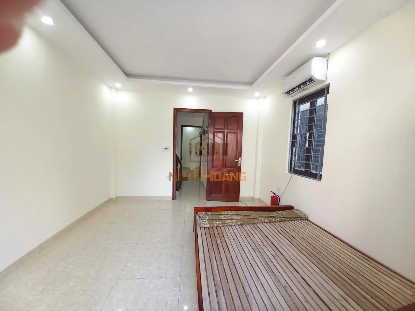 Bán nhà Phố Xốm Phú Lãm ~40m2 xây 4 tầng 5 phòng ngủ ô tô đỗ cửa ngõ thông ô tô qua 6,15 tỷ