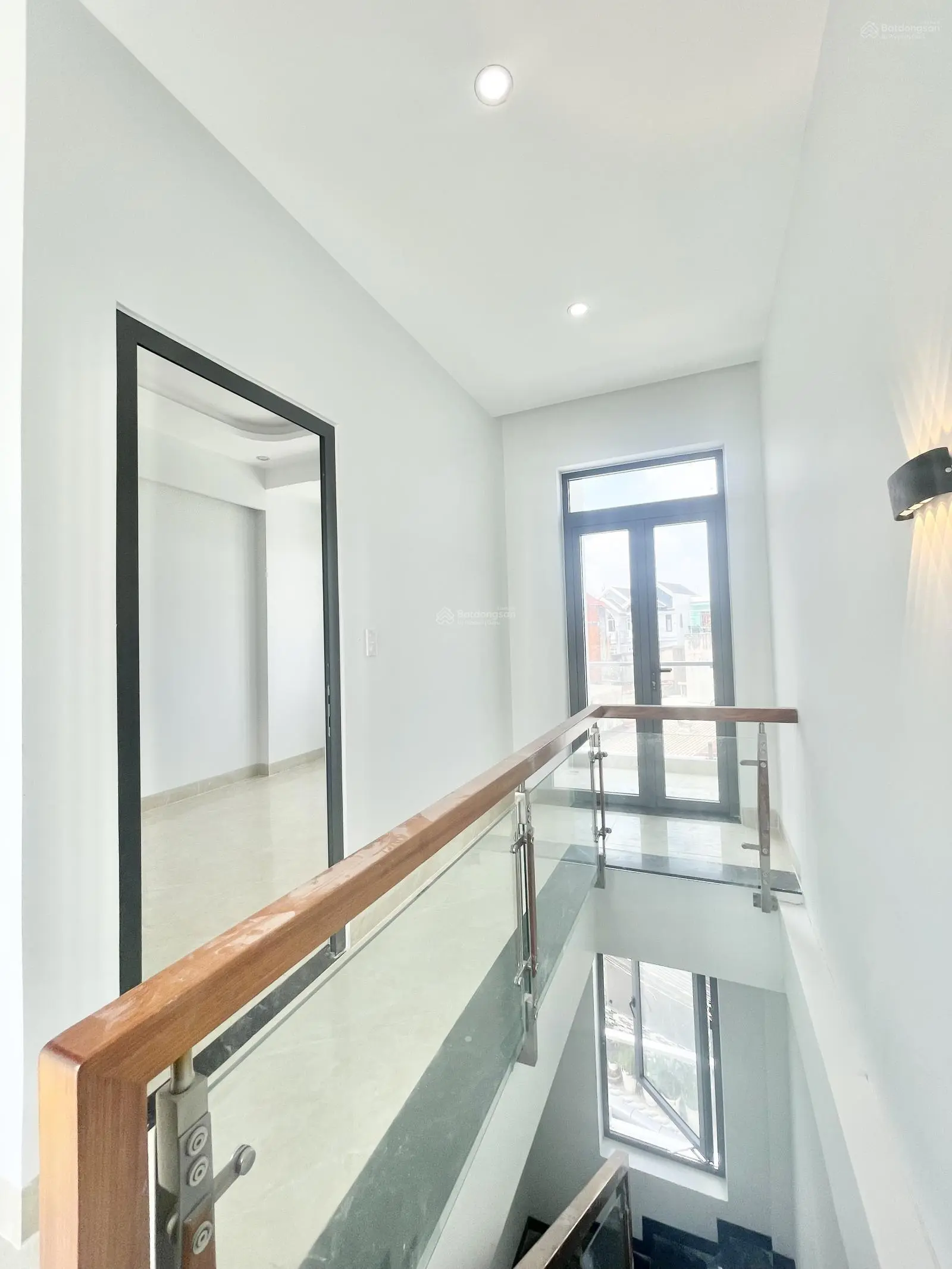 Cần bán nhà 2 lầu mới hoàn thiện gần ngã tư mồi DT67M giá 3,4 tỷ