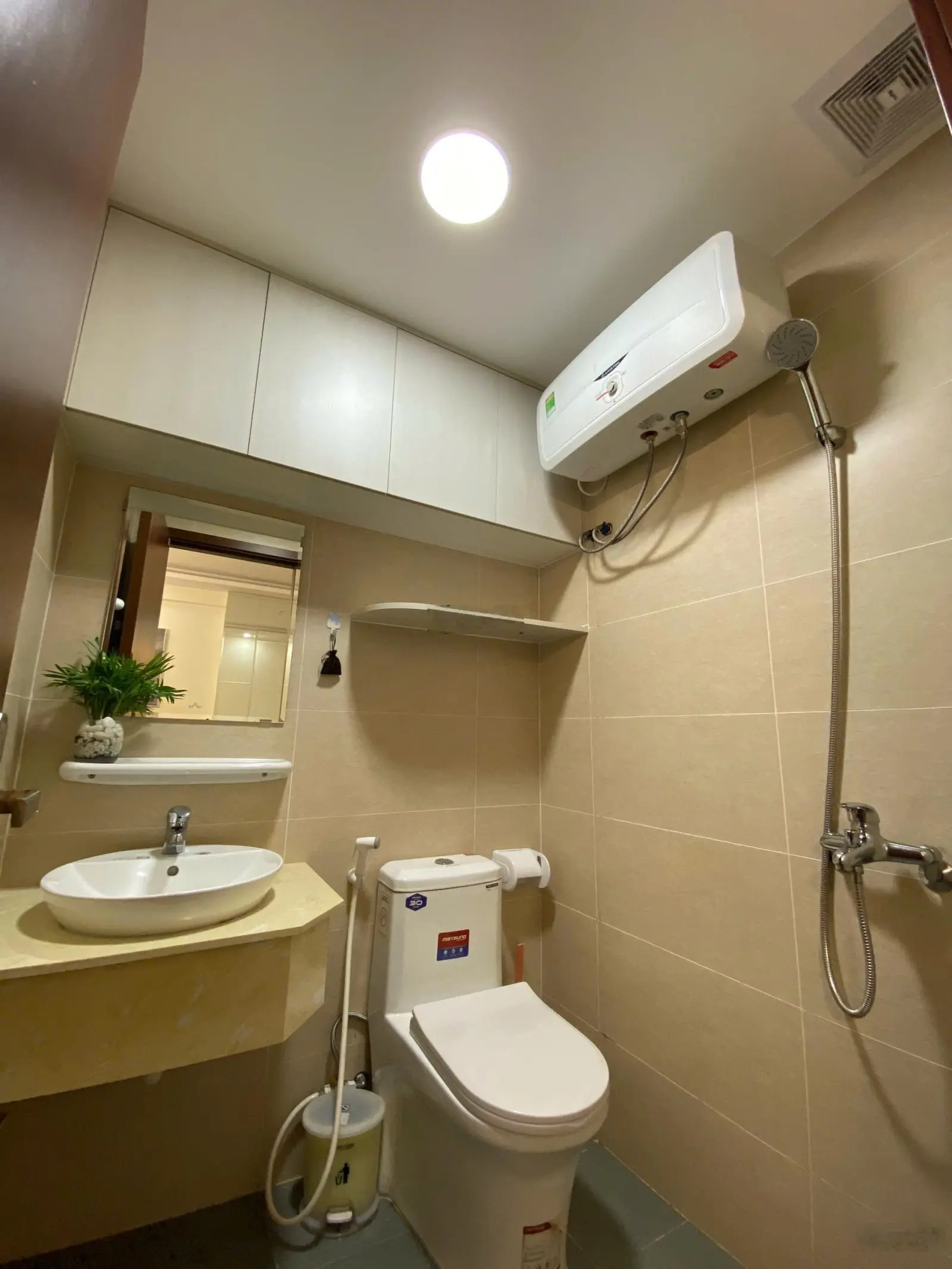Chính chủ bán căn 2pn 2vs, DT 62m2 full nội thất