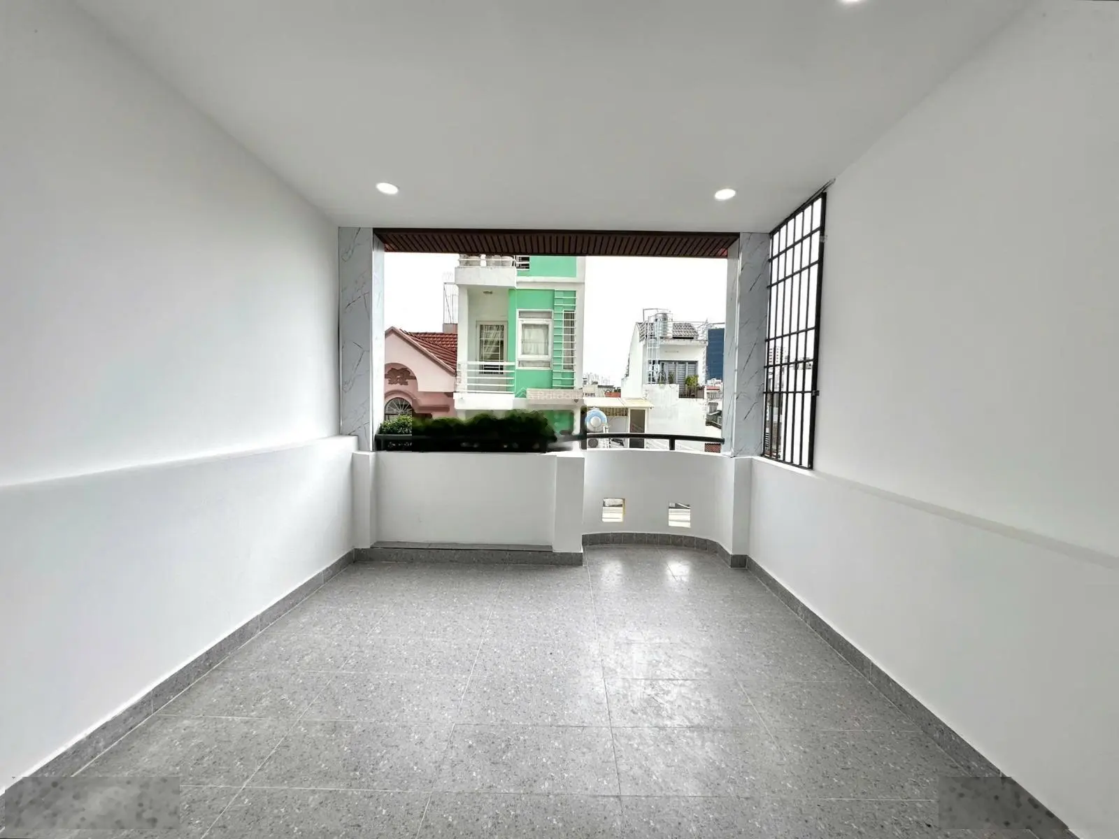 Bán nhà HXH 8m Huỳnh Văn Bánh Phú Nhuận, 4 tầng ST, 3.5x10m, 4PN, full nội thất, giá chỉ 9,5 tỷ TL