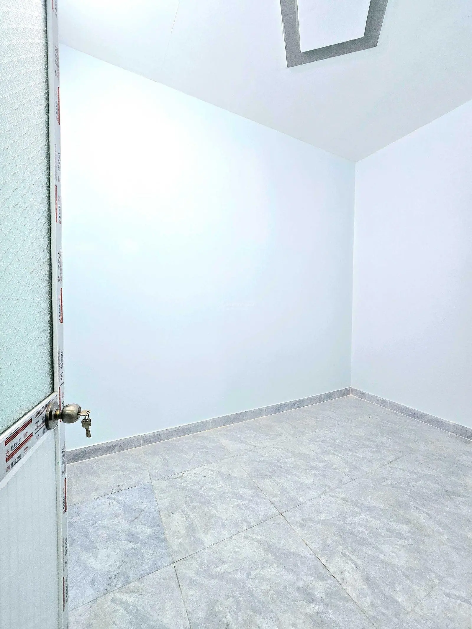 Bán nhà 1 lầu - mới hoàn thiện - xe hơi đậu kế bên nhà