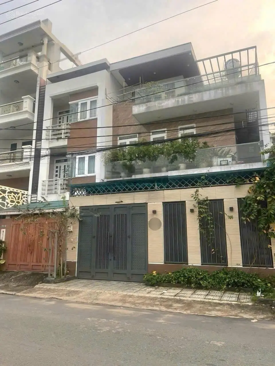 Biệt Thự 3 tầng, 8x22m, hẻm 10m đường Lê Thị Riêng, giá 12.95 tỷ