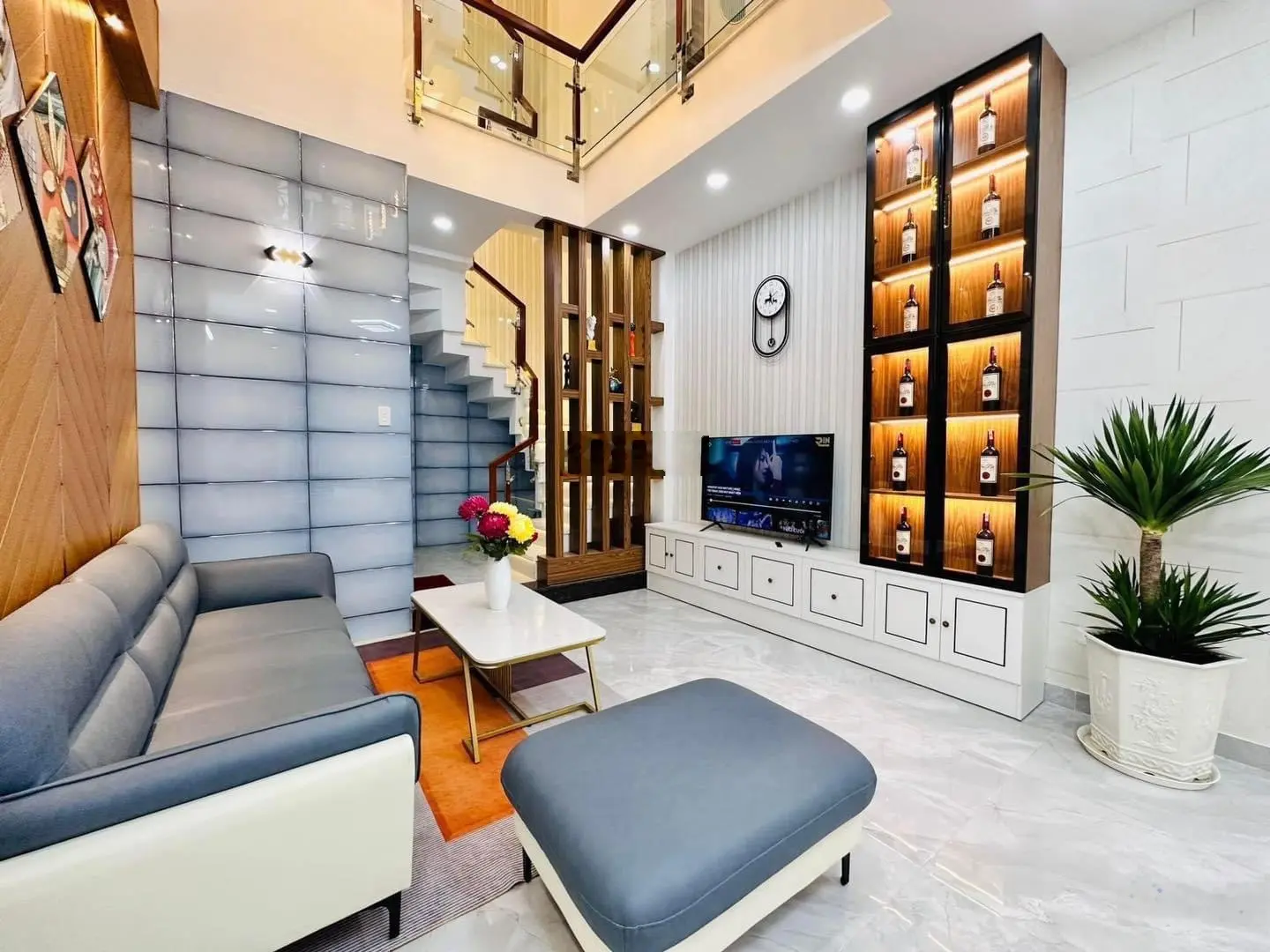 Chính chủ bán nhà Tân Vĩnh, Quận 4. Giá 4,4 tỷ. DT 68m2 (4x17m). Đường trước nhà 4,5m