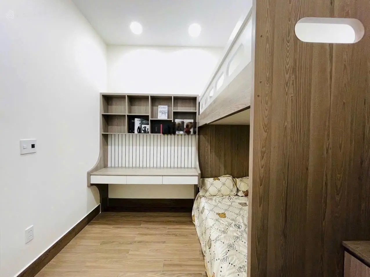 2tỷ450 bán 2tỷ250 căn 64m2 Lý Thường Kiệt P14 Q10. Gần BV Chợ Rẫy. 3 lầu 4PN 4WC.Sổ sẵn, hẻm oto 7m