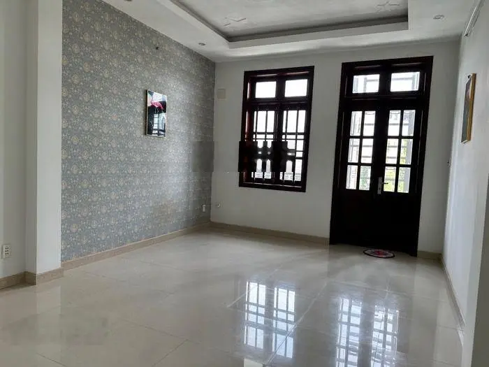 Nhà 4 tầng, mặt tiền đường Nguyễn Văn Quá, 4mx24m. Gần công viên Cây Sộp