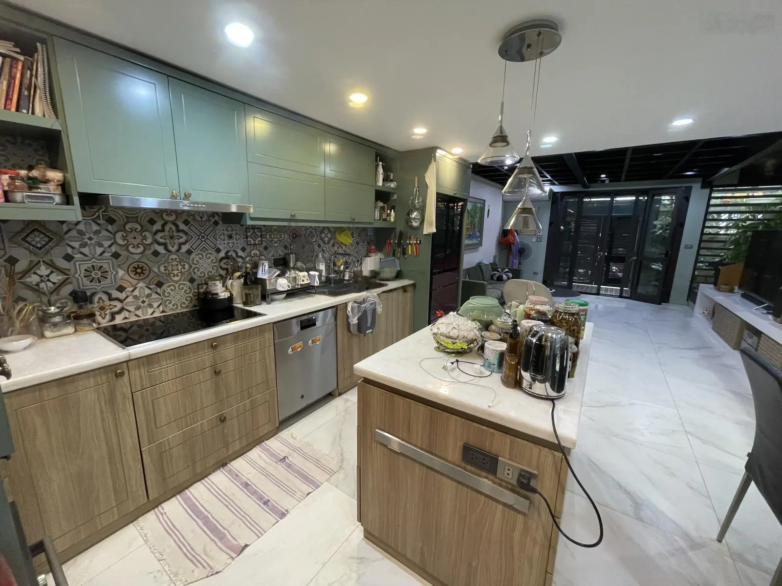 Căn nhà đẹp 3 ngủ ngõ xe hơi tránh nhau ở khu Âu Cơ, Tây Hồ bán giá rẻ