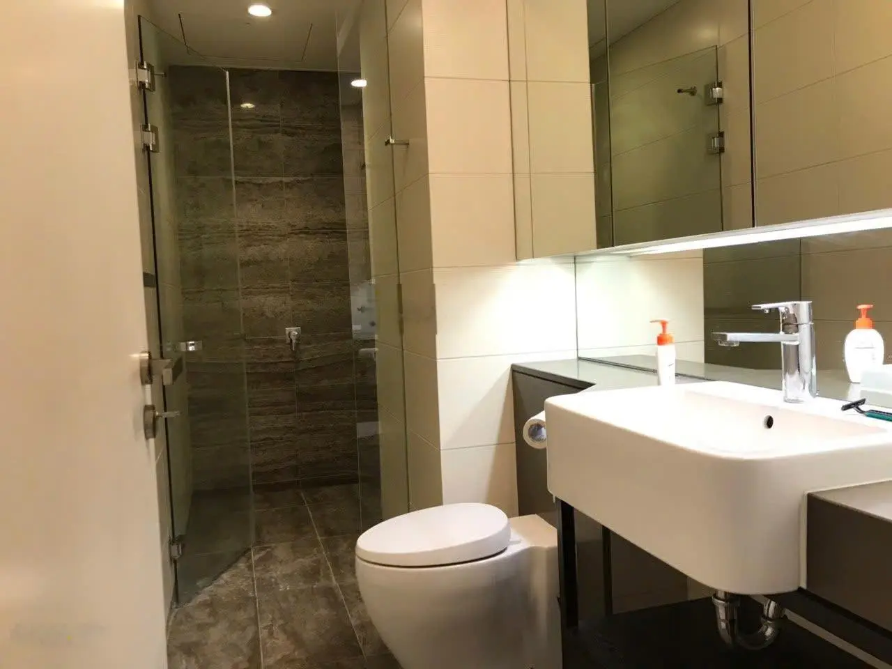 Chính chủ bán căn hộ 3pn-145m2 chung cư Indochina Plaza Cầu Giấy, full nội thất. LH: 0968 201 ***