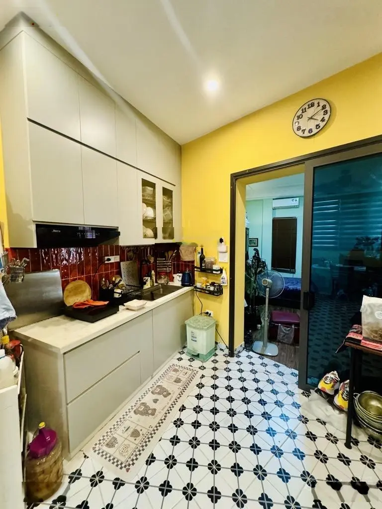 Siêu vip Cầu Giấy, sát mặt phố - ô tô vào nhà sân rộng kd cực đỉnh, 96,6m2, giá 26 tỷ