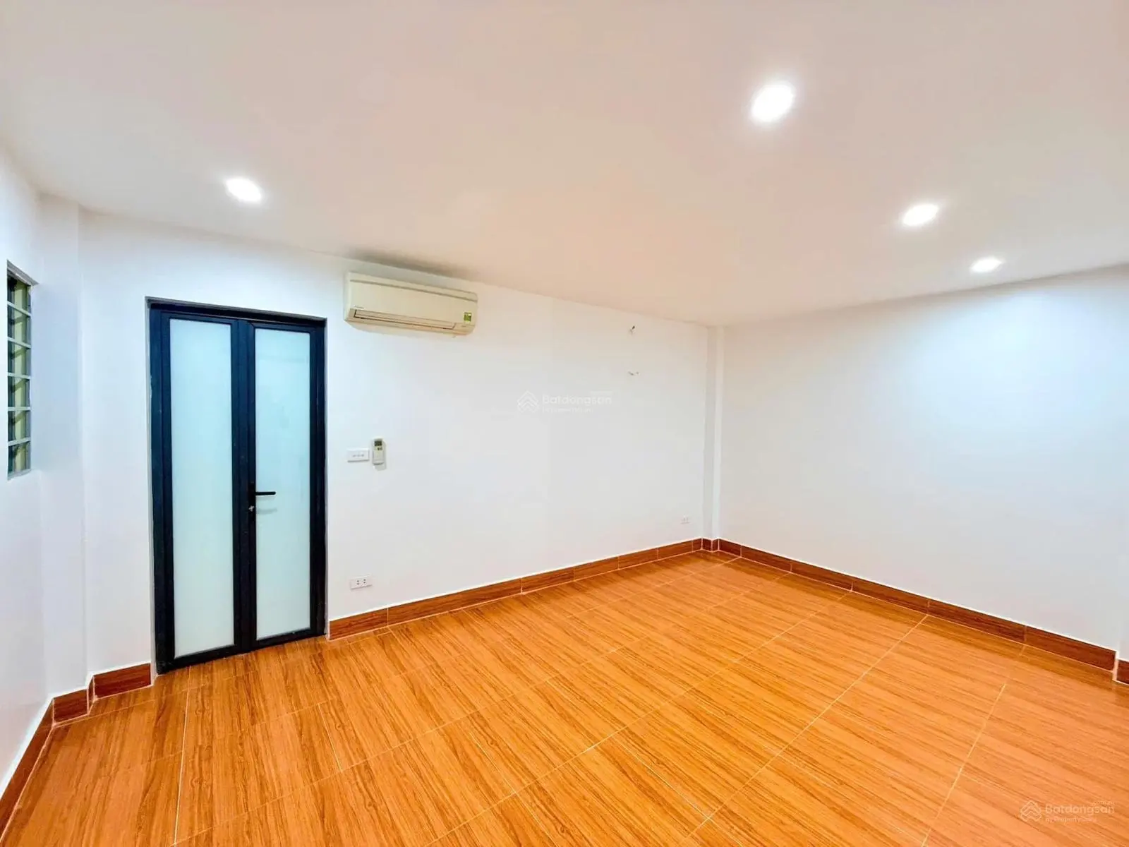 Bán nhà Kim Hoa, cực đẹp, cách ô tô 40m, ngõ nông, phù hợp gia đình trẻ. 30m 6 tầng nhỉnh 6 tỷ