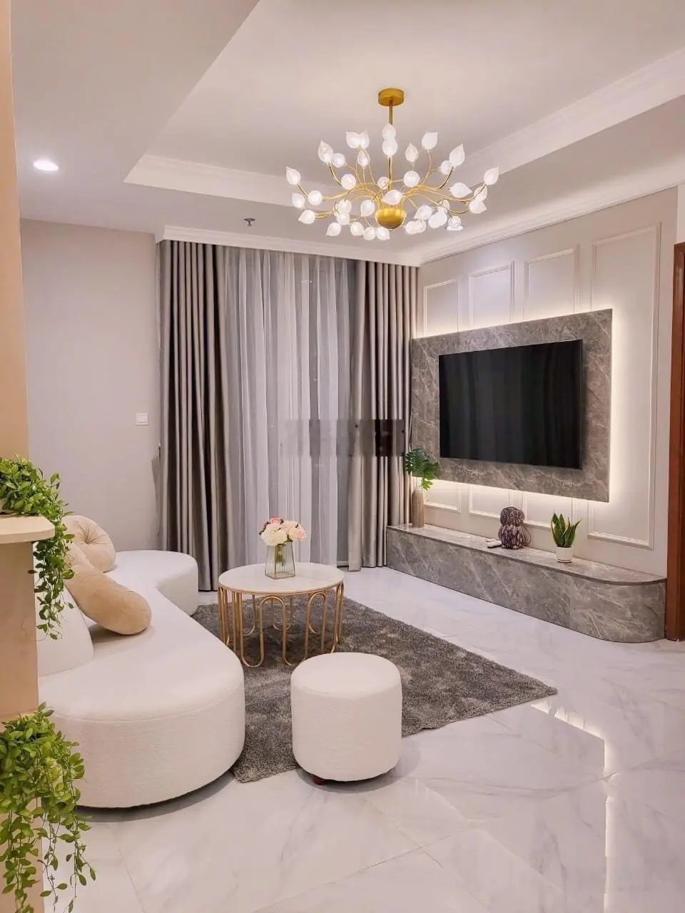 Chính chủ bán căn 2 ngủ The Park Home, Thành Thái, Cầu Giấy, DT 82m2, giá bán 5,5 tỷ, full nội thất