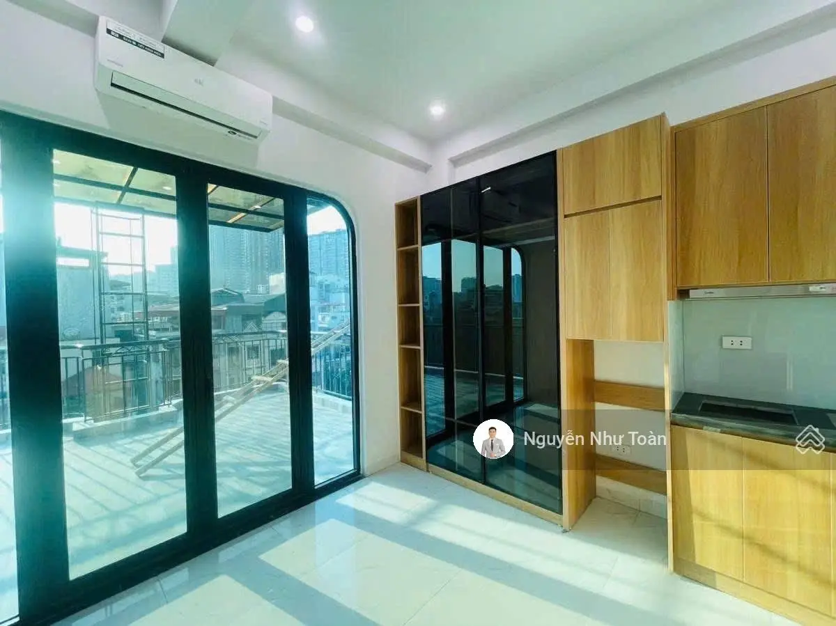 Siêu phẩm* view hồ quan nhân* 8 tầng thang máy* 29 phòng kk* dòng tiền 2.5 tỷ/năm* ô tô vào nhà