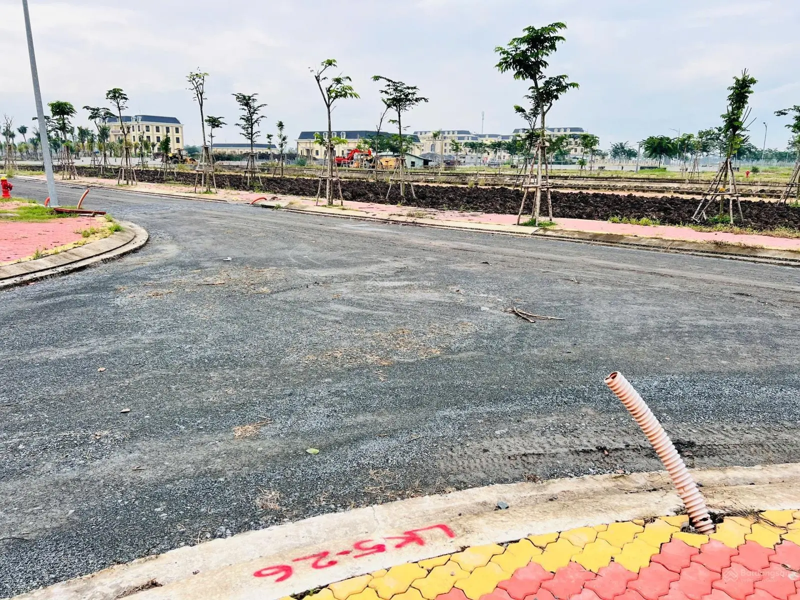Lô góc 8x20m đối diện công viên, ngay trung tâm hành chính mới Thủ Thừa
