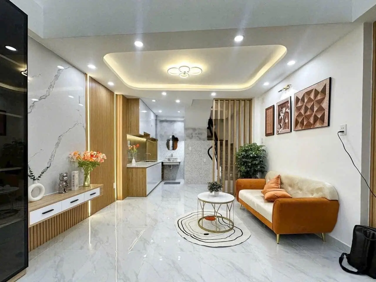 Gấp! Bán căn nhà riêng 2 tầng tại Đ. Lê Quang Sung, P. 6, Q. 6. Giá: 2 tỷ 650 triệu. DT:45m2.