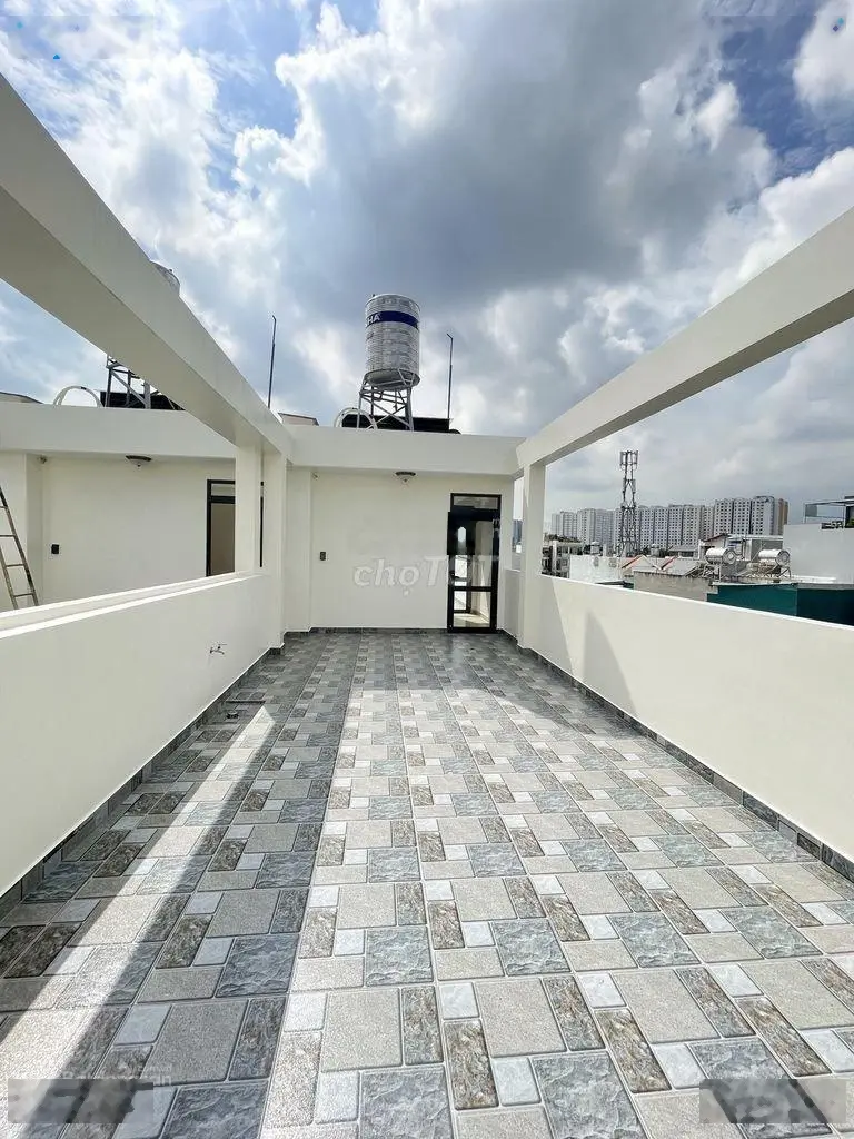 Nhà gần Quốc Lộ 13, xây mới 100%, thiết kế có sân để xe, an ninh yên tĩnh, DT 4x21m, 4PN, 5WC, SHR