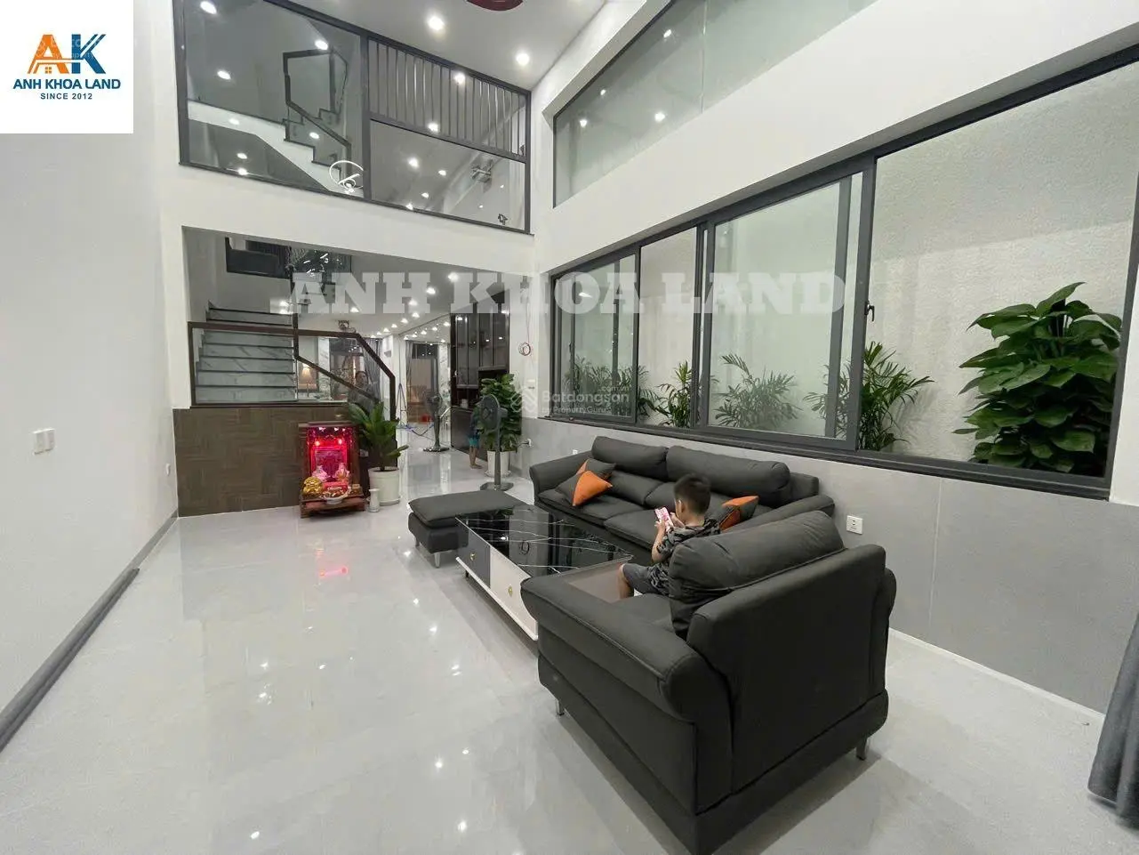 Nhà đẹp ở ngay ngay trường học 1 trệt 1 lửng 2 lầu, 122m2, 4PN, 4WC, Quận 9, HCM, 12.8 tỷ