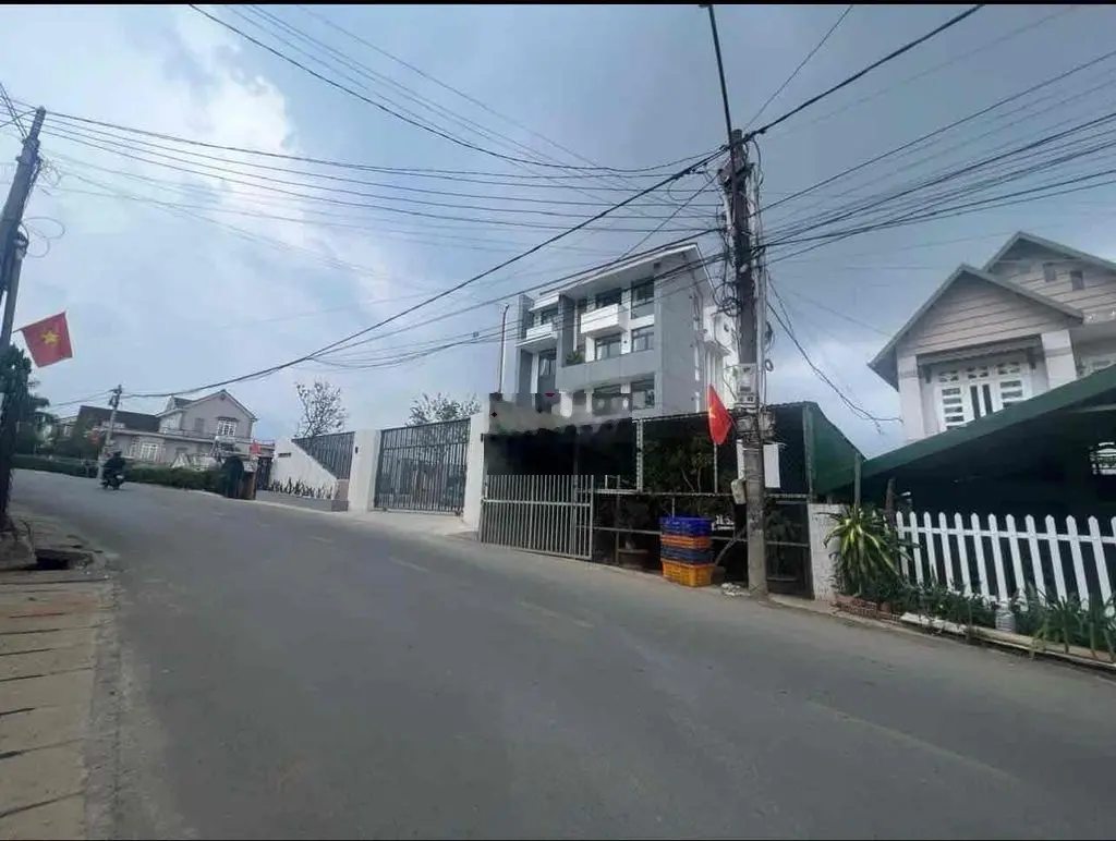 Bán đất mặt tiền đường Vạn Hạnh