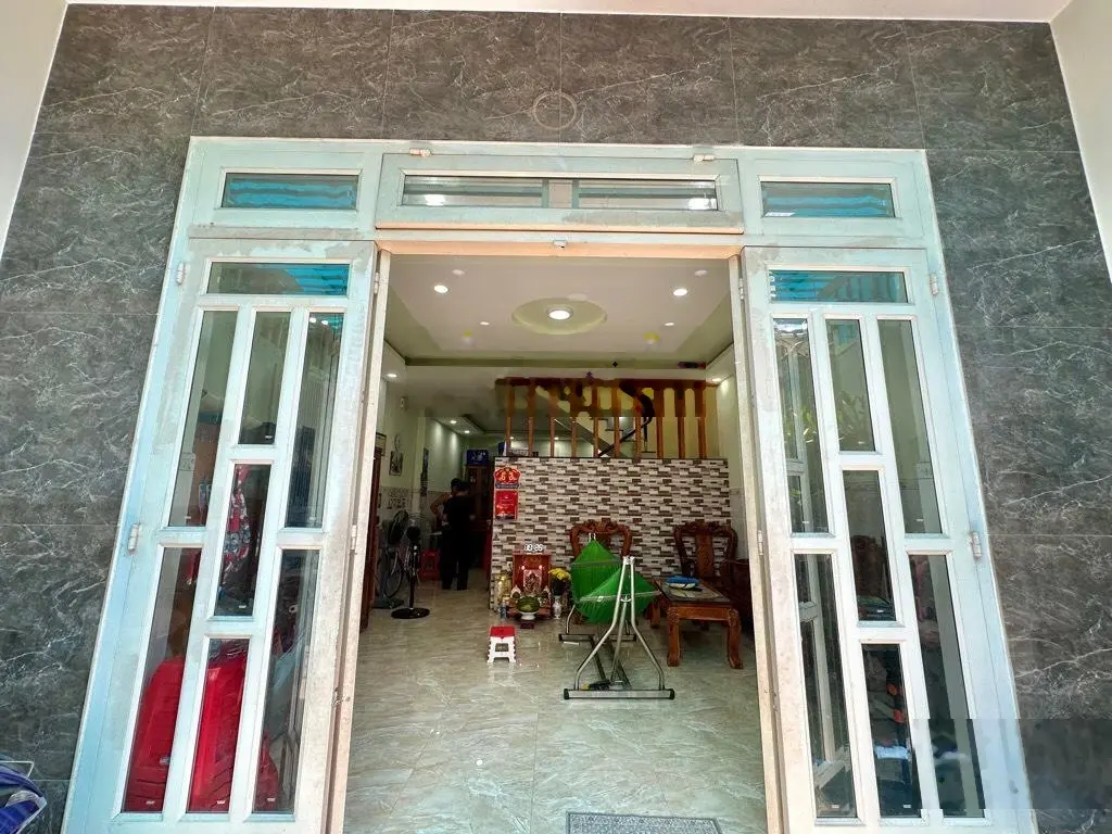 Chủ gửi bán gấp căn nhà 2 tầng DT 72m2 ngay Vạn Phúc City, giá nhỉnh 5 tỷ, SHR, vuông vức