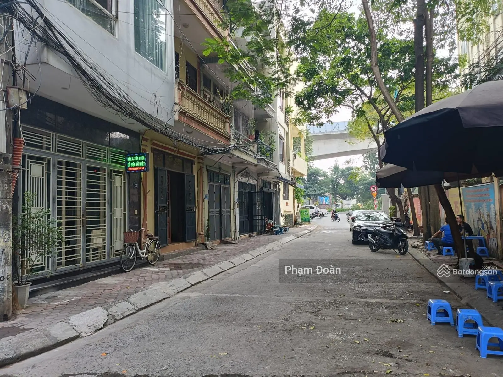 Nhà mặt phố ,giá trong ngõ ,ô tô tránh ,vỉa hè hai bên ,kinh doanh gần vườn hoa