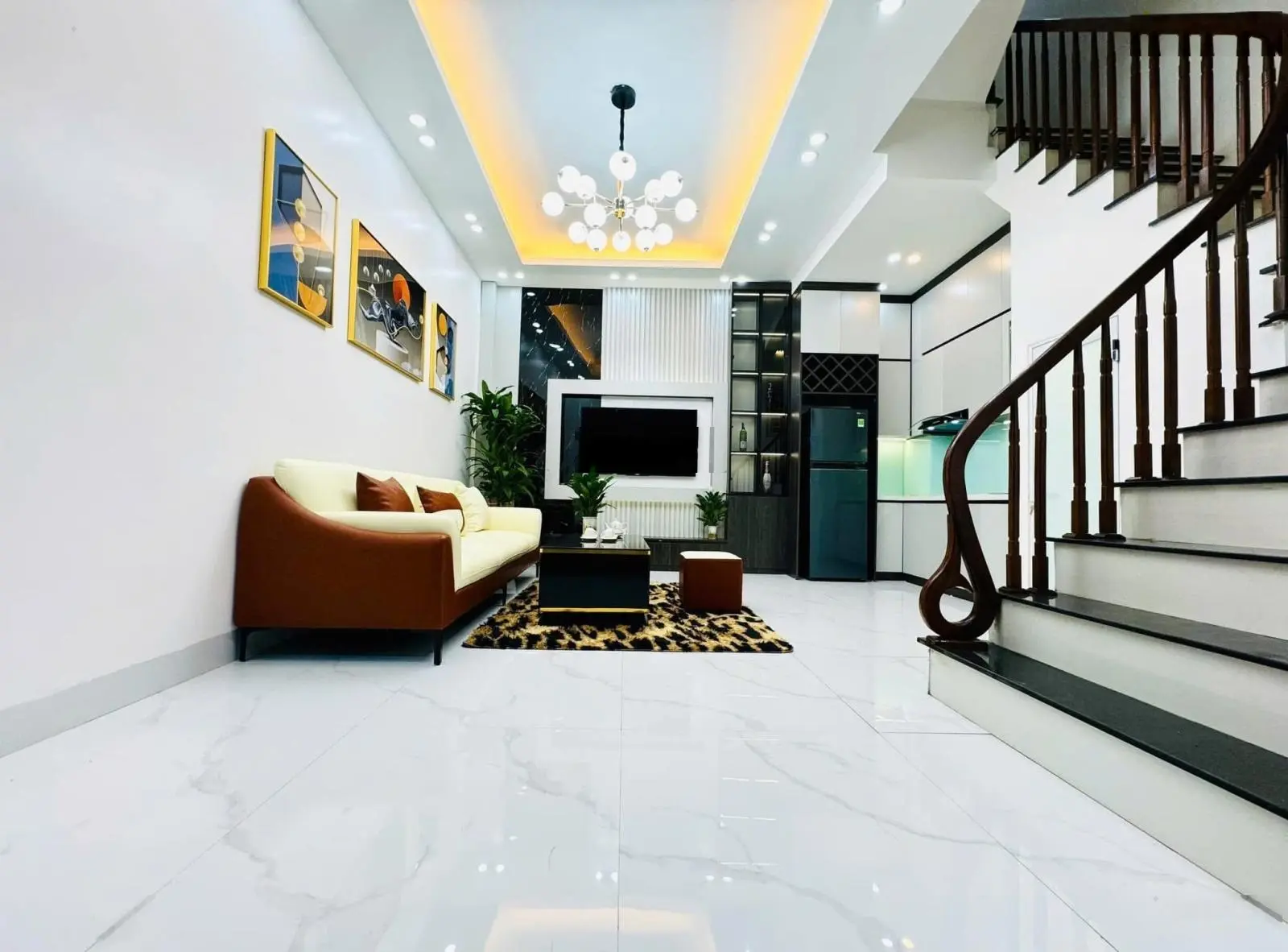 Bán nhà hiếm ở Thụy Khuê, Tây Hồ. 29m2T1/ 32m2 T2, 5 tầng, MT 5m, 7.68 tỷ. Lô góc, ngõ ô tô, kd
