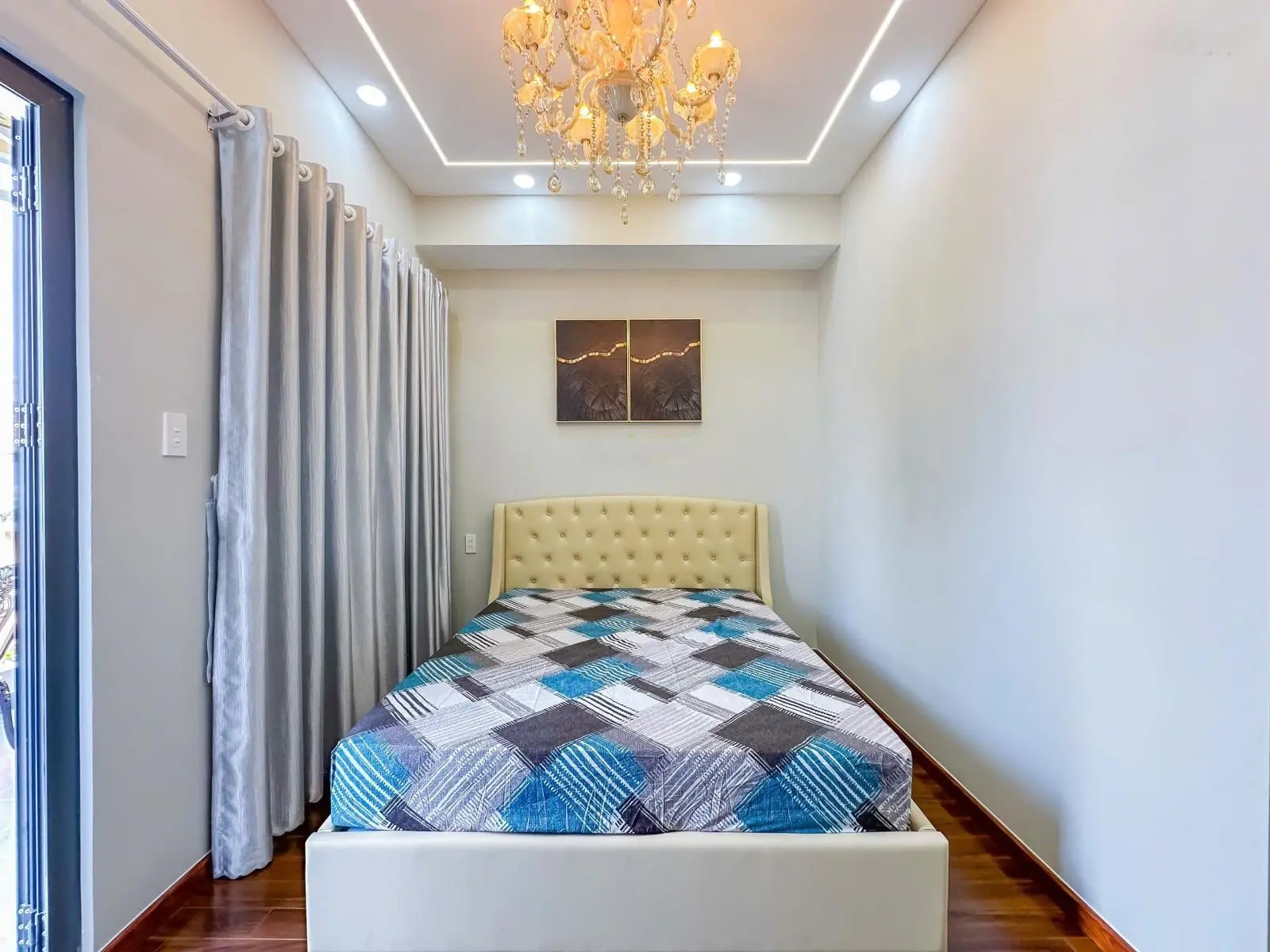 Bán nhà sổ riêng 60m2 hoàn công 3 tầng đầy đủ nói thất gần quận 7 chỉ 300m