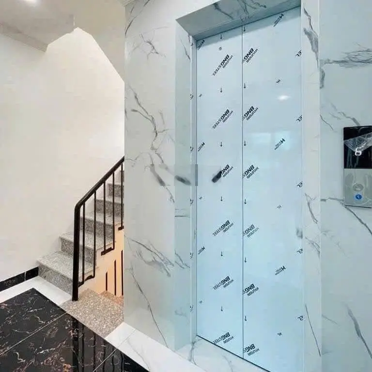 Nhà mặt ngõ Kim Mã, 9 tỷ, 7 tầng thang máy, DT sổ 34.2m2 (Ba Đình)