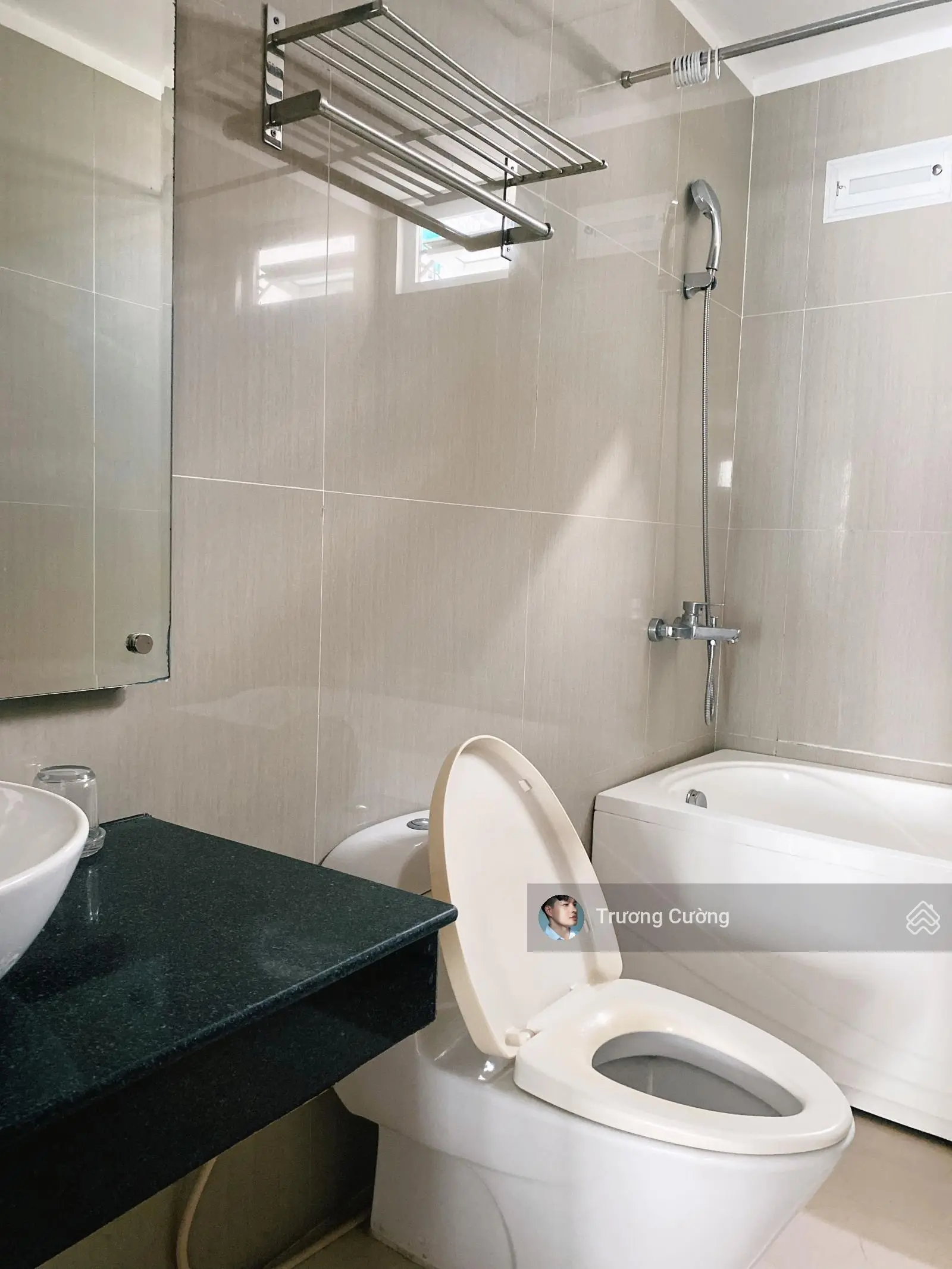 Bán khách sạn 11 tầng đường Hùng Vương diện tích 108m2 với 36 phòng chỉ 50 tỷ. LH 0778087705