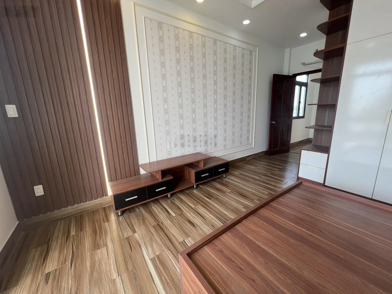 Bán nhà ngay chợ hiệp bình, 100m ra phạm văn đồng, 6x19m: trệt+ lửng+ 2 lầu+ sân thượng, ở ngay