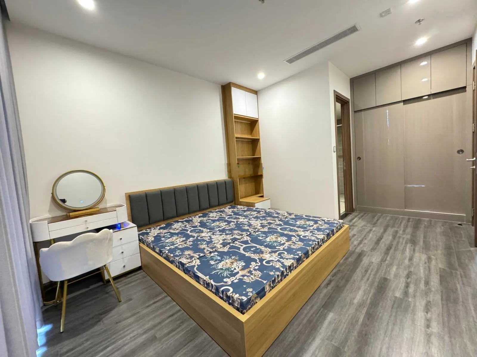 Bán căn hộ 2PN, 72 m2, toà R1.01, Vinhomes Ocean Park, chỉ 3.93 tỷ