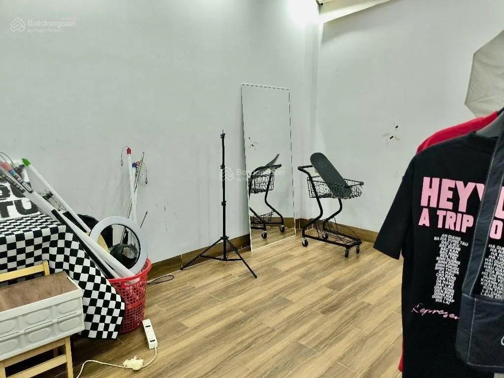 Chủ nhiệt bánnhà mặt tiển kinh doanh rộng lớn - đường 8m - xe hơi ngủ trong nhà! đường số 2 - ph