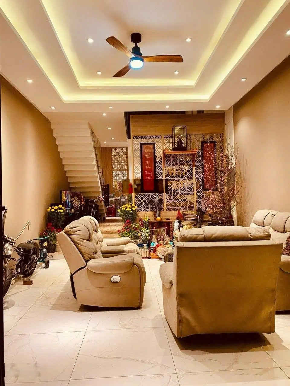 Nhà 1 trệt 3 lầu mặt tiền khu trung tâm hành chính, P. Dĩ An, Tp. Dĩ An