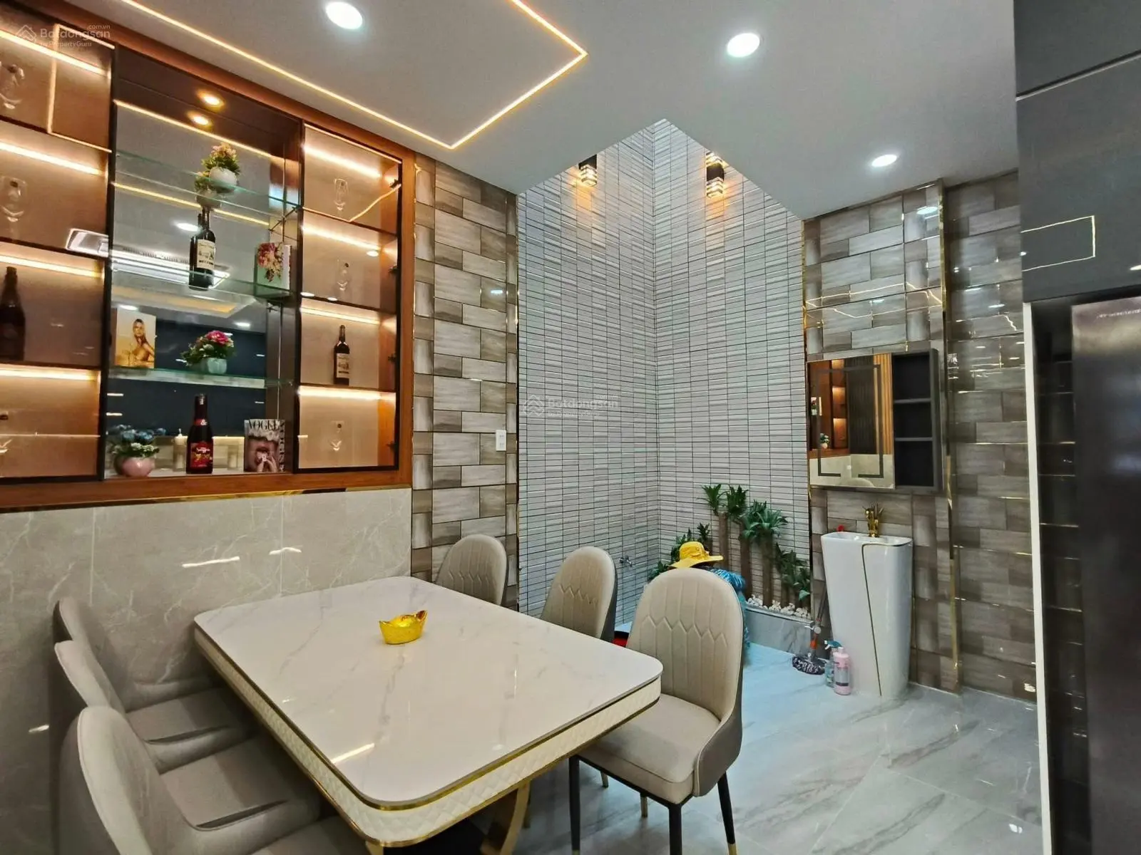 Bán gấp căn MTKD khu K300 phường 12 quận Tân Bình 8x20m, 3 lầu giá 25.5 tỷ thương lượng