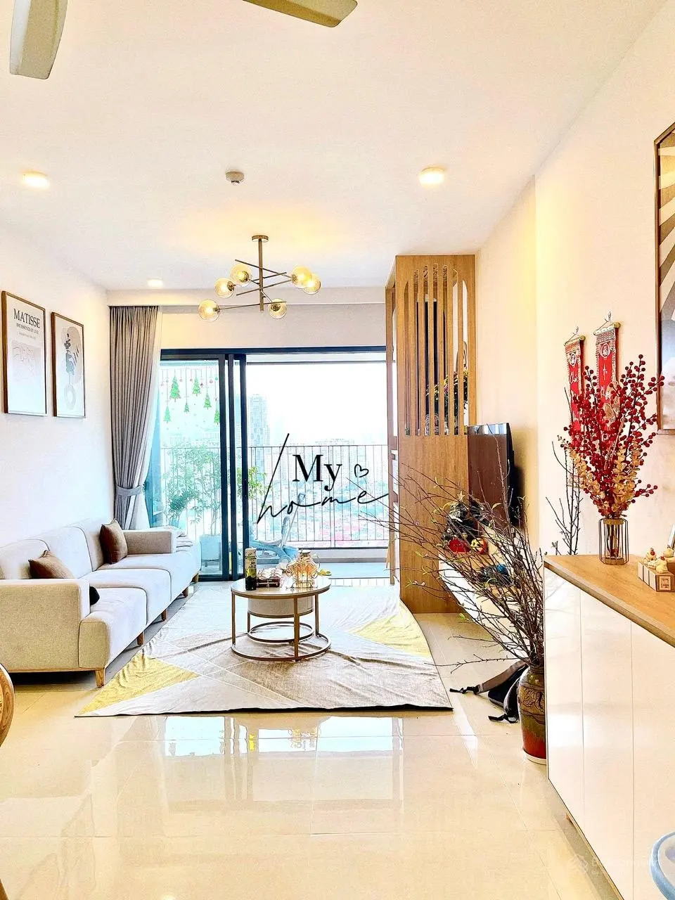 Chính chủ cần bán căn 2 ngủ + 1 tầng trung full toàn bộ đồ nội thất, đã có sổ đỏ chính chủ